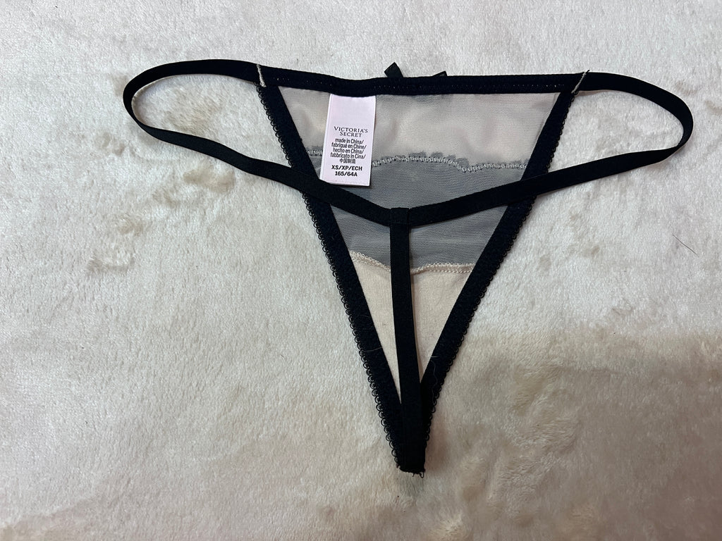 Maddie’s Worn VS Black & Tan Thong
