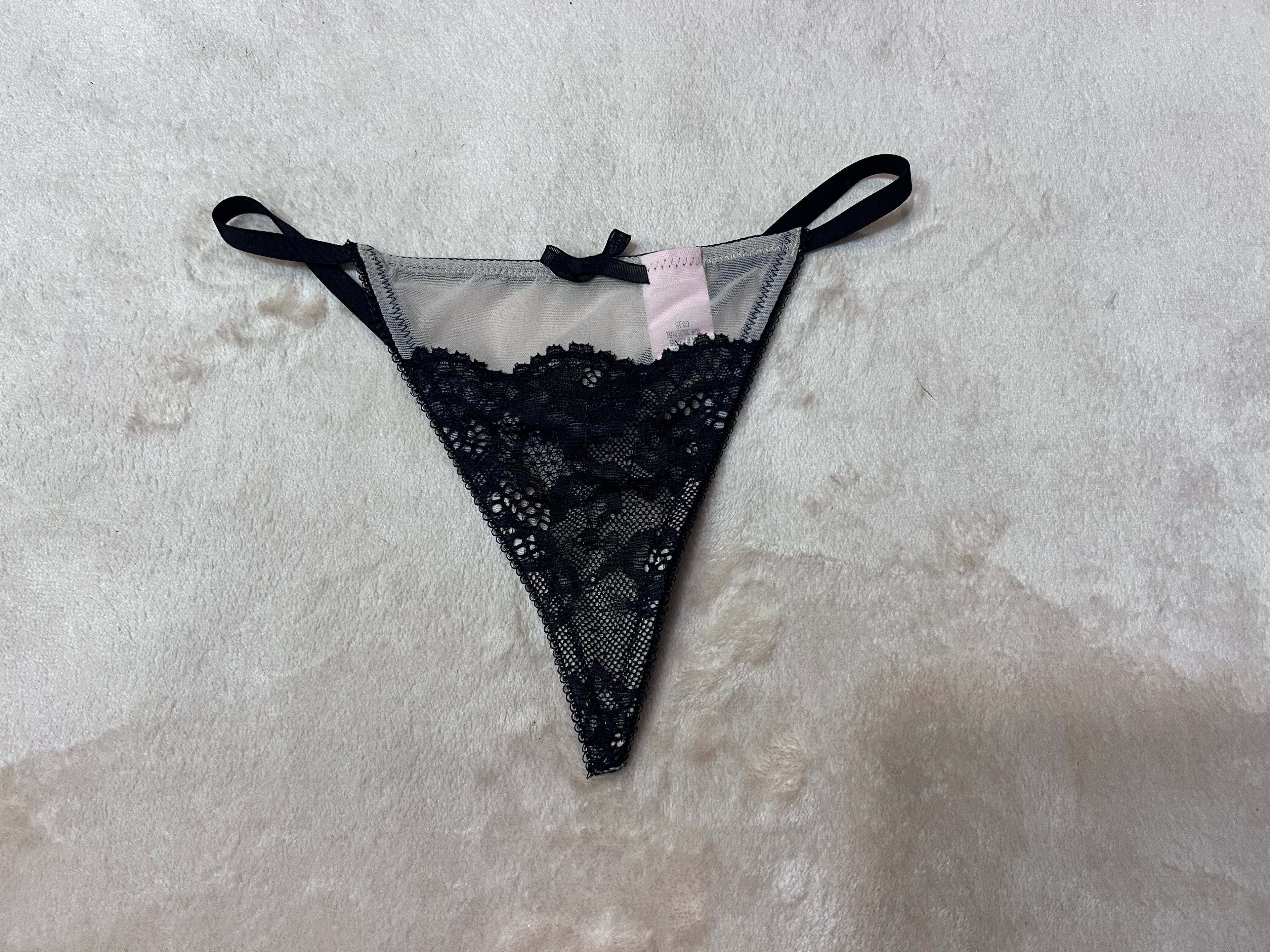Maddie’s Worn VS Black & Tan Thong